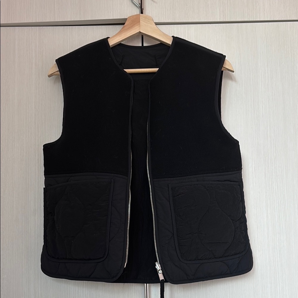 ZARA - REVERSIBLE QUILTED VEST - SIZE SMALL - used